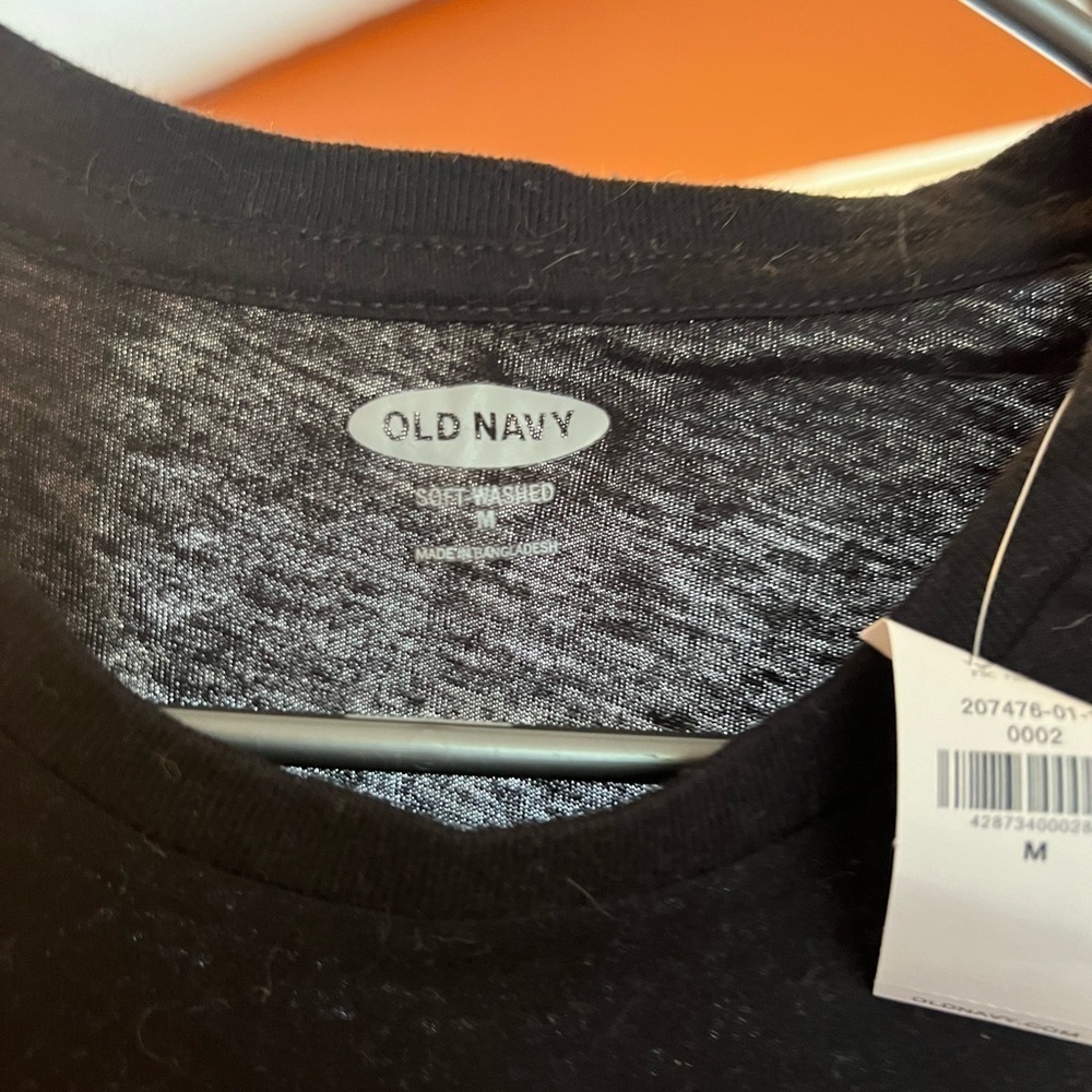 Old Navy Pocket Tee - Picture 2 of 3
